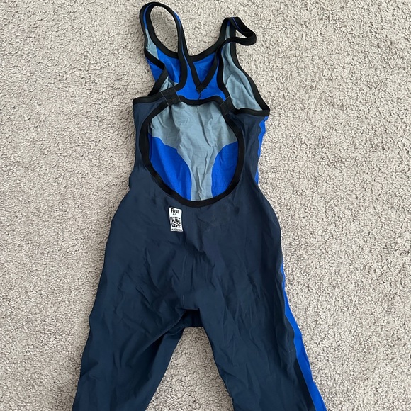 Arena Kneeskin - Picture 2 of 5